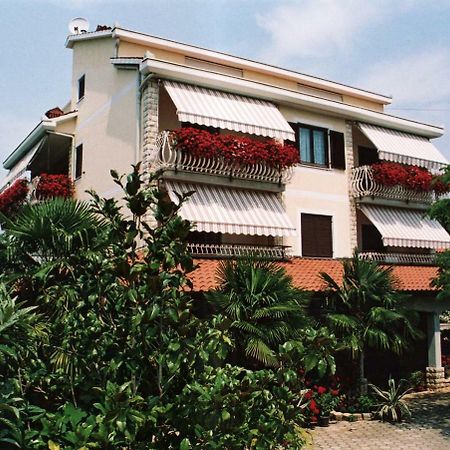 Hotel Haus Liliana Tar-Vabriga Esterno foto