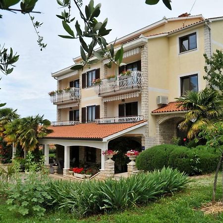 Hotel Haus Liliana Tar-Vabriga Esterno foto