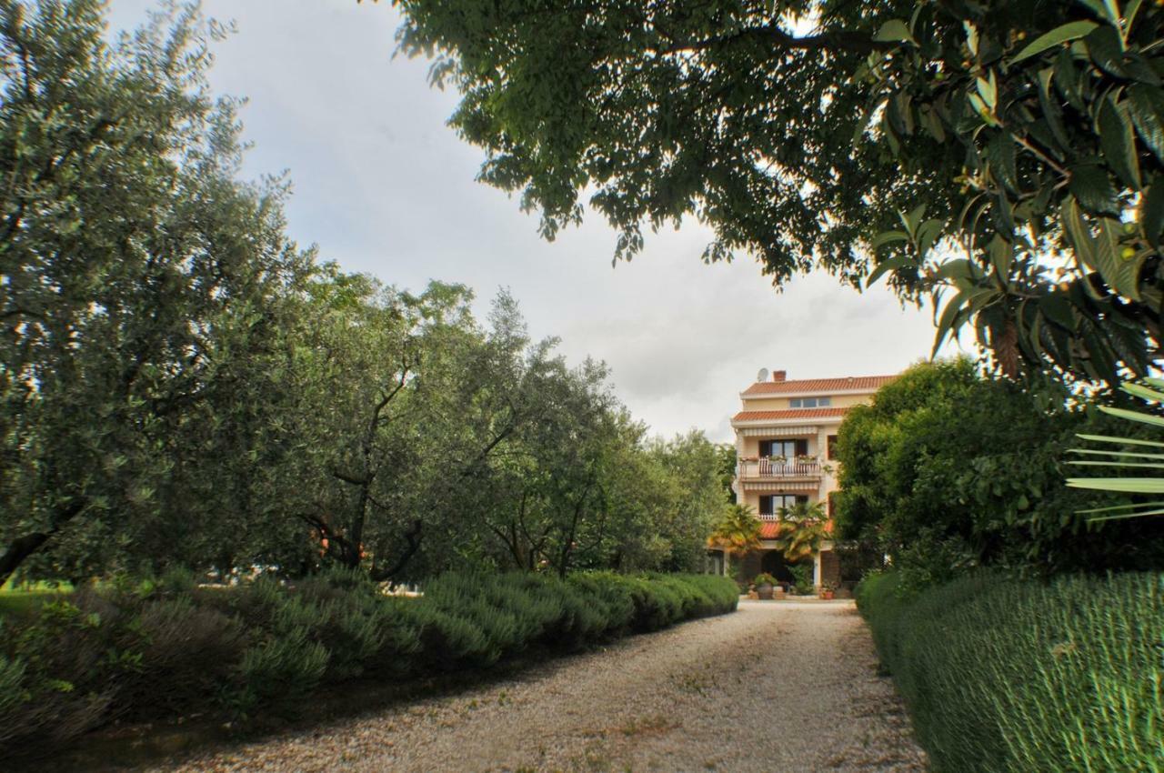 Hotel Haus Liliana Tar-Vabriga Esterno foto