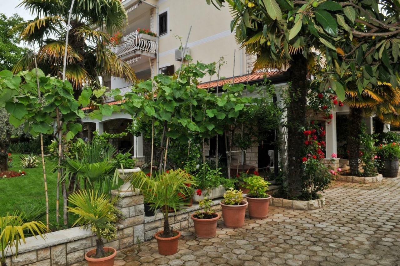 Hotel Haus Liliana Tar-Vabriga Esterno foto