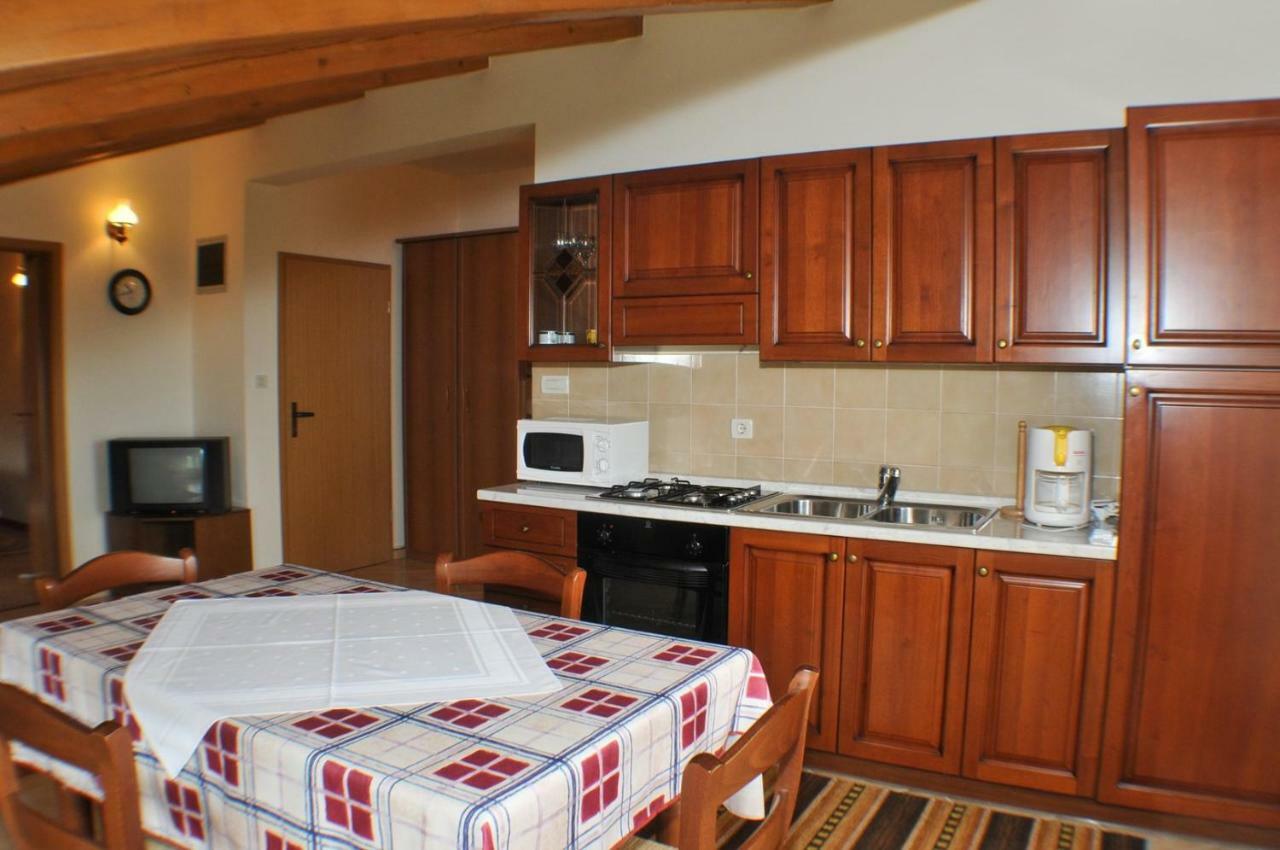 Hotel Haus Liliana Tar-Vabriga Esterno foto