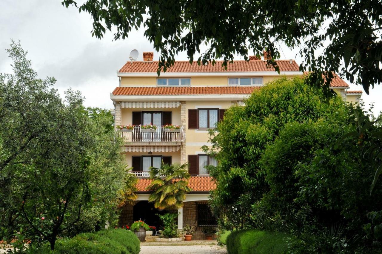 Hotel Haus Liliana Tar-Vabriga Esterno foto