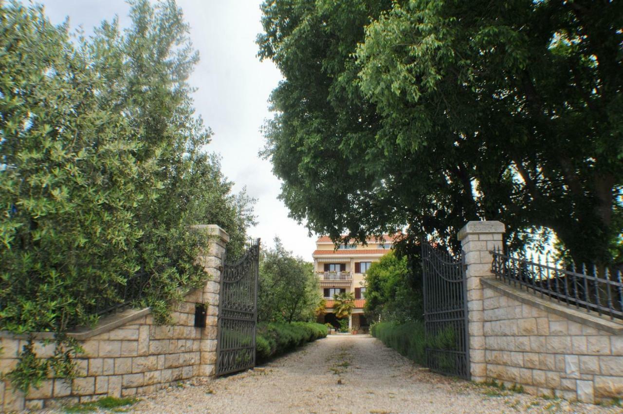 Hotel Haus Liliana Tar-Vabriga Esterno foto