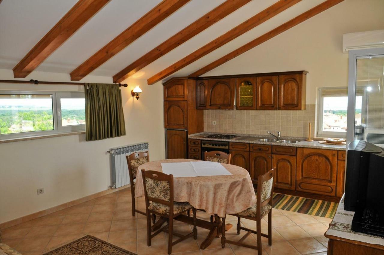 Hotel Haus Liliana Tar-Vabriga Esterno foto