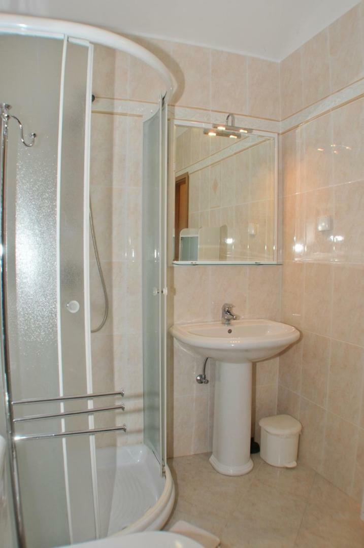 Hotel Haus Liliana Tar-Vabriga Esterno foto