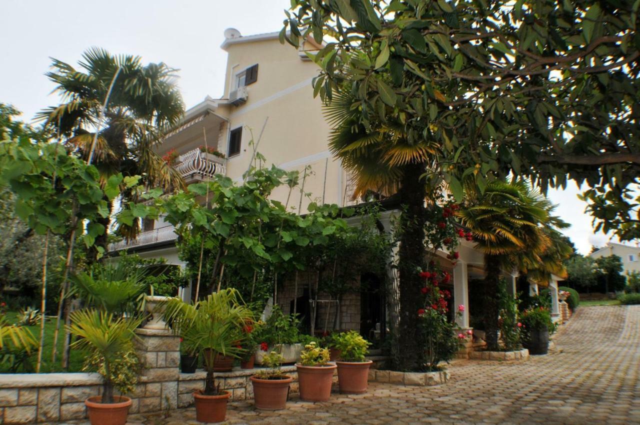 Hotel Haus Liliana Tar-Vabriga Esterno foto