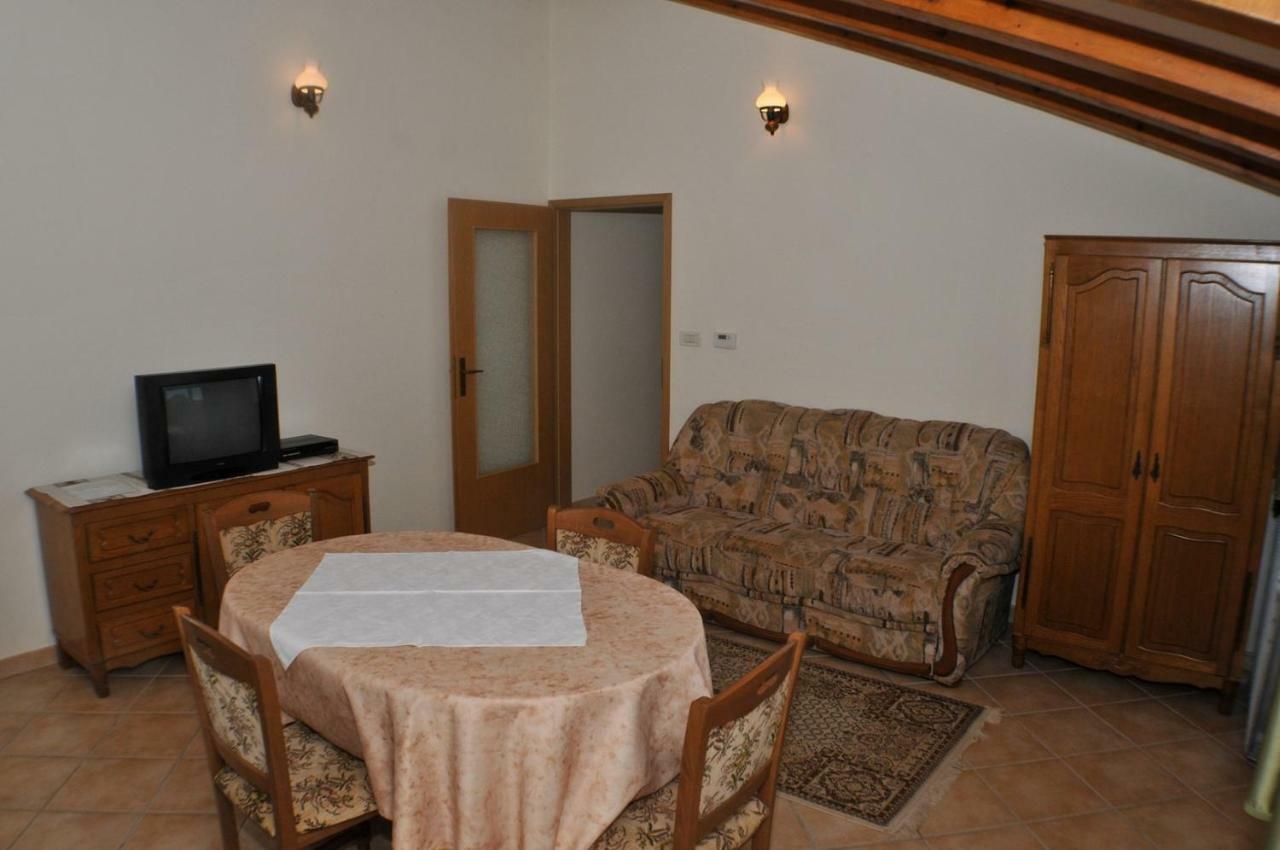 Hotel Haus Liliana Tar-Vabriga Esterno foto