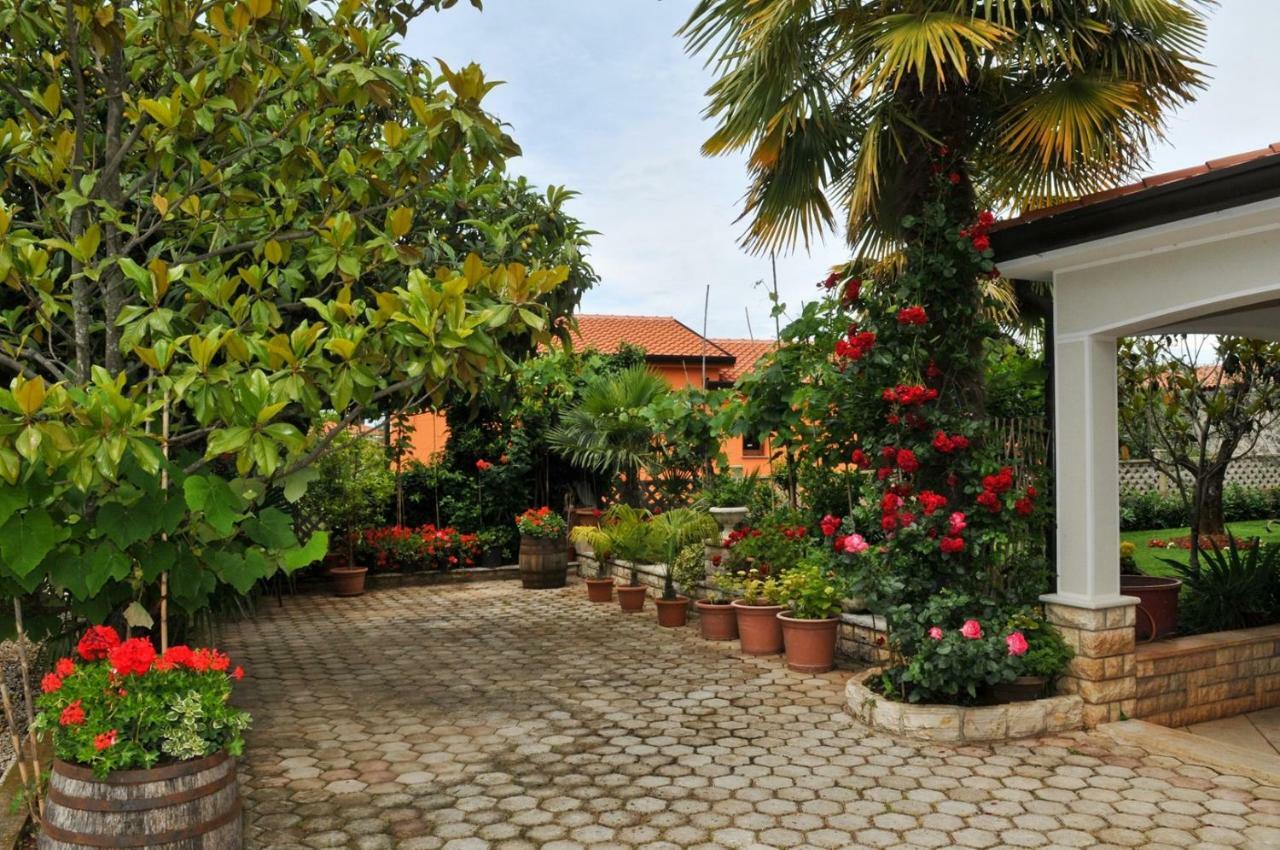 Hotel Haus Liliana Tar-Vabriga Esterno foto