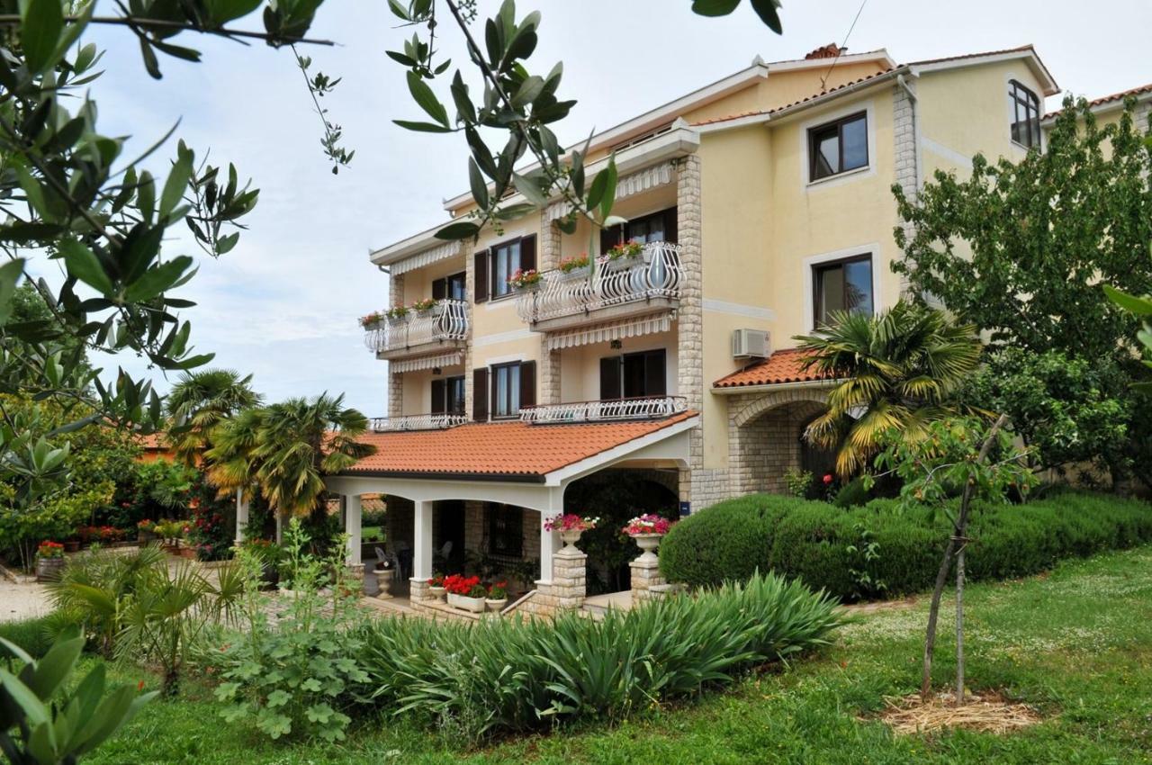 Hotel Haus Liliana Tar-Vabriga Esterno foto
