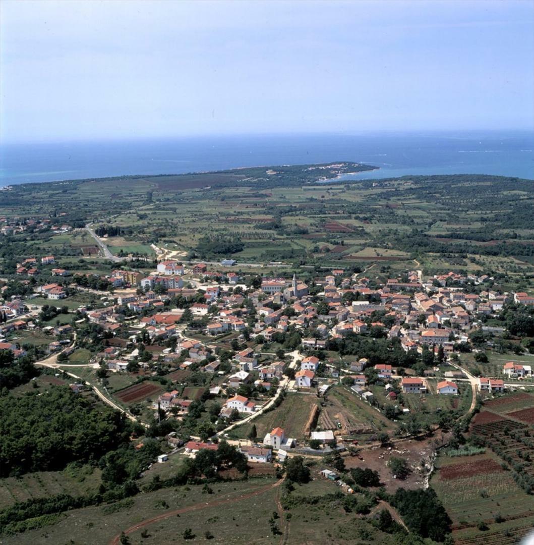 Hotel Haus Liliana Tar-Vabriga Esterno foto