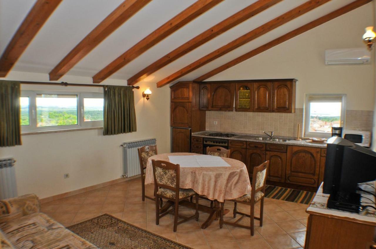 Hotel Haus Liliana Tar-Vabriga Esterno foto