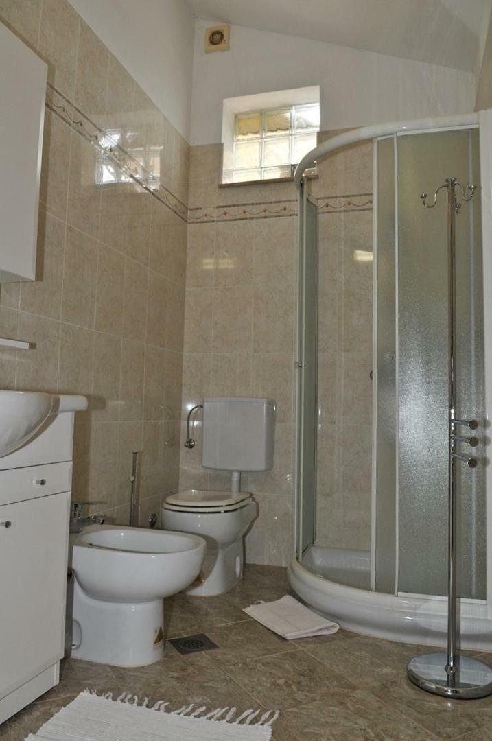 Hotel Haus Liliana Tar-Vabriga Esterno foto